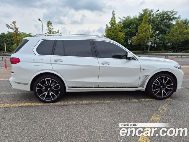 BMW X7 2022 — Photo 17/20