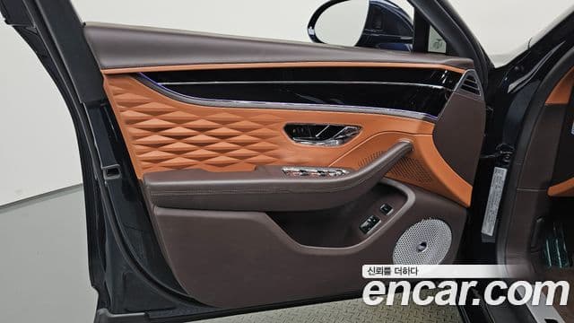 Bentley Flying Spur 2021 — Photo 25/39
