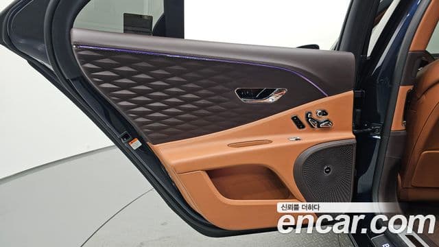 Bentley Flying Spur 2021 — Photo 1/39