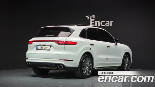 Porsche Cayenne 2019 — Photo 12/20