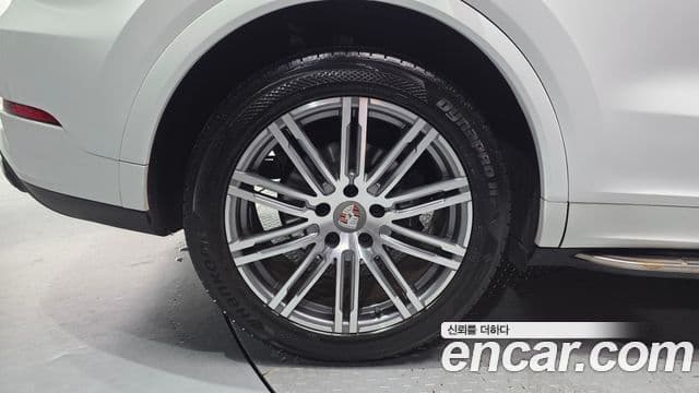 Porsche Cayenne 2019 — Photo 14/20