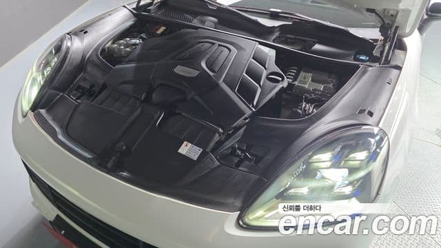 Porsche Cayenne 2019 — Photo 13/20