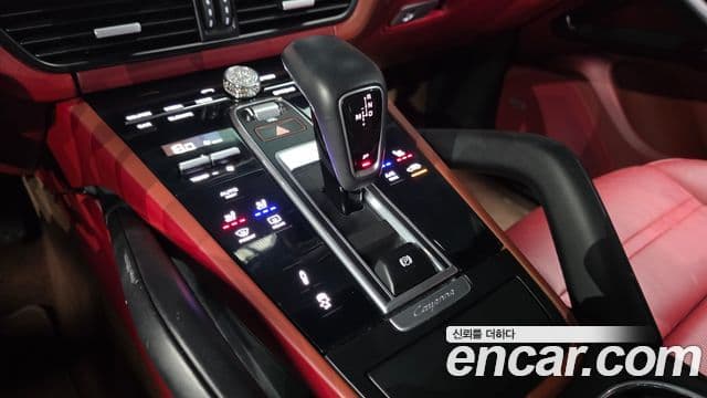 Porsche Cayenne 2019 — Photo 17/20