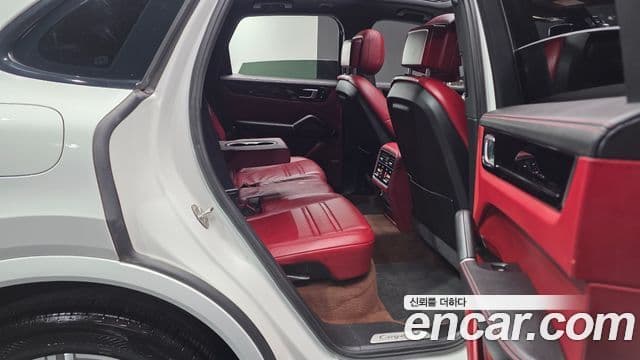 Porsche Cayenne 2019 — Photo 8/20
