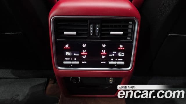 Porsche Cayenne 2019 — Photo 18/20