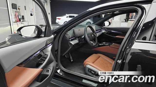 BMW 5 Series 2025 — ფოტო 10/20