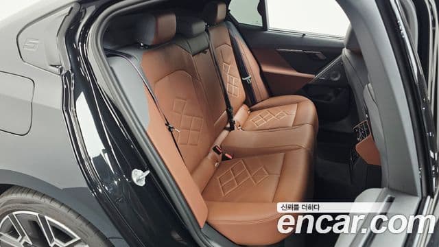 BMW 5 Series 2025 — фото 12 из 20