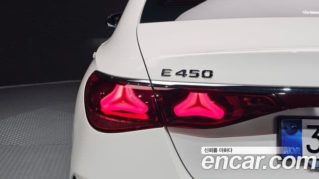 Mercedes-Benz E-Class 2026 — Photo 18/35