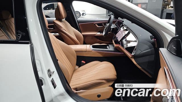 Mercedes-Benz E-Class 2026 — Photo 20/35