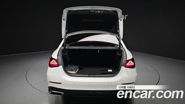 Mercedes-Benz E-Class 2026 — Photo 26/35