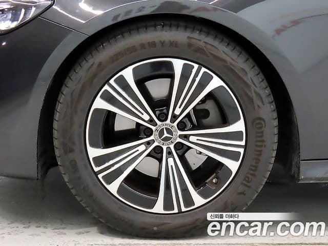 Mercedes-Benz E-Class 2025 — ფოტო 20/20