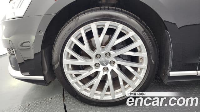 Audi A8 2021 — ფოტო 5/20