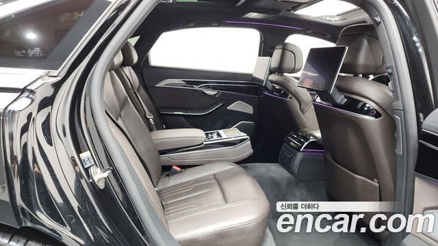 Audi A8 2021 — ფოტო 11/20