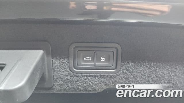 Audi A8 2021 — ფოტო 16/20
