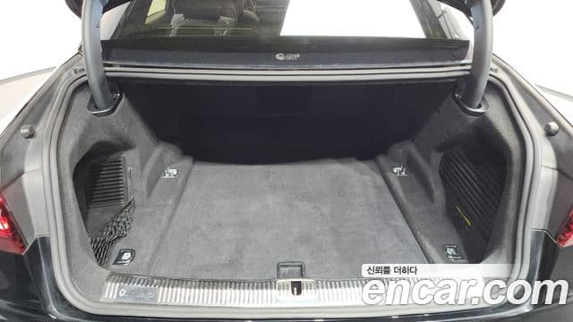 Audi A8 2021 — ფოტო 17/20
