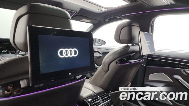 Audi A8 2021 — ფოტო 18/20