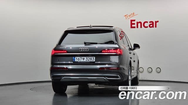Audi Q7 2021 — ფოტო 4/20