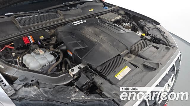Audi Q7 2021 — ფოტო 6/20