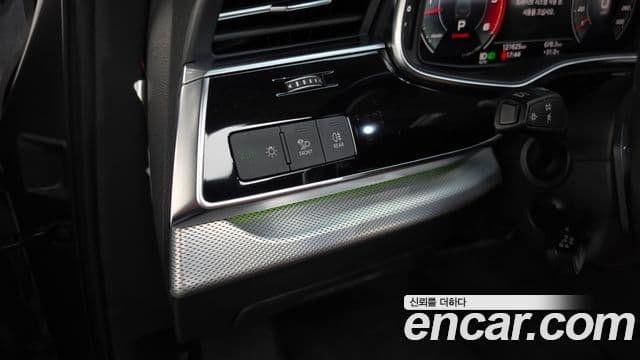 Audi Q7 2021 — ფოტო 20/20