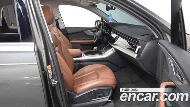 Audi Q7 2021 — Photo 35/36