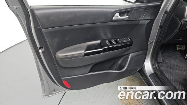 Kia Sportage The Bold 2021 — Şəkil 15/32
