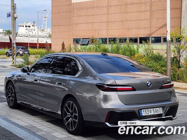 BMW 7 Series 2023 — Şəkil 2/14