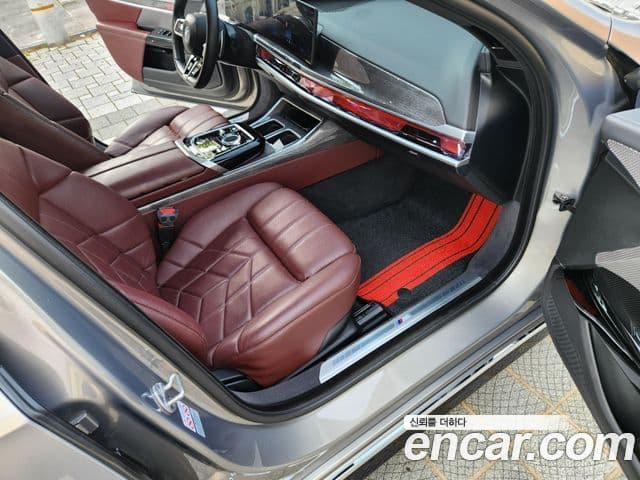 BMW 7 Series 2023 — Şəkil 9/14