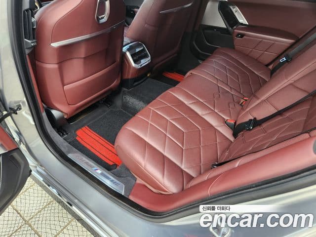 BMW 7 Series 2023 — фото 11 из 14