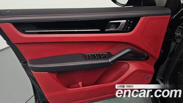 Porsche Cayenne 2020 — Photo 21/30