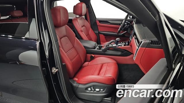 Porsche Cayenne 2020 — Photo 9/30