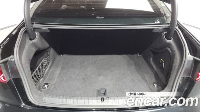 Audi A6 2021 — ფოტო 18/20