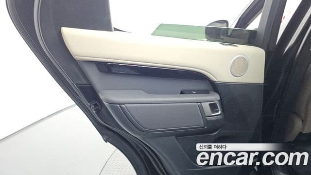 Land Rover Discovery 5 2020 — Photo 21/34