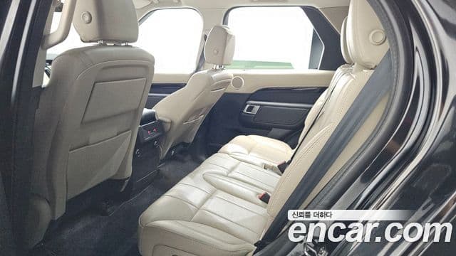 Land Rover Discovery 5 2020 — Photo 13/34