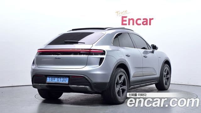 Porsche Macan EV 2025 — Photo 9/20