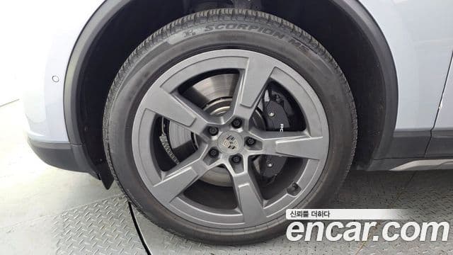 Porsche Macan EV 2025 — Photo 16/20