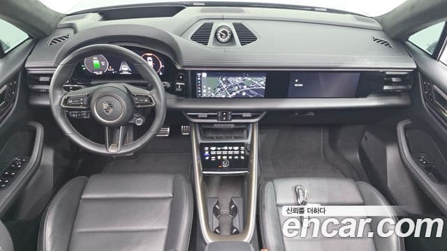 Porsche Macan EV 2025 — Photo 1/20
