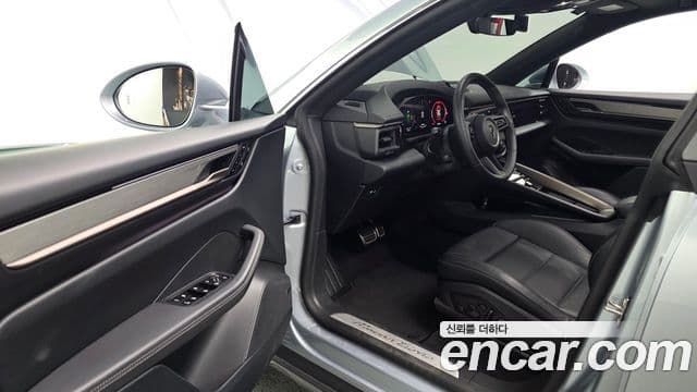 Porsche Macan EV 2025 — Photo 19/20