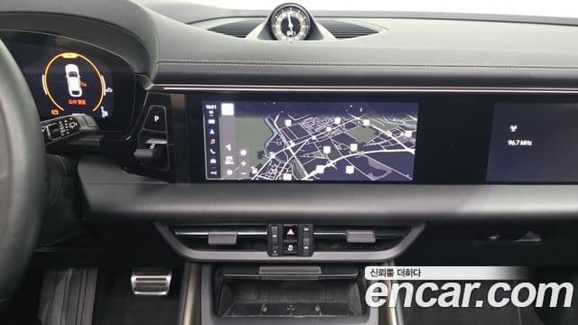 Porsche Macan EV 2025 — Photo 4/20