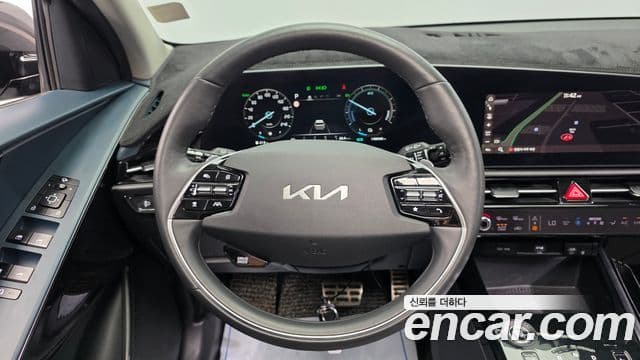 Kia Niro 2022 — ფოტო 13/20