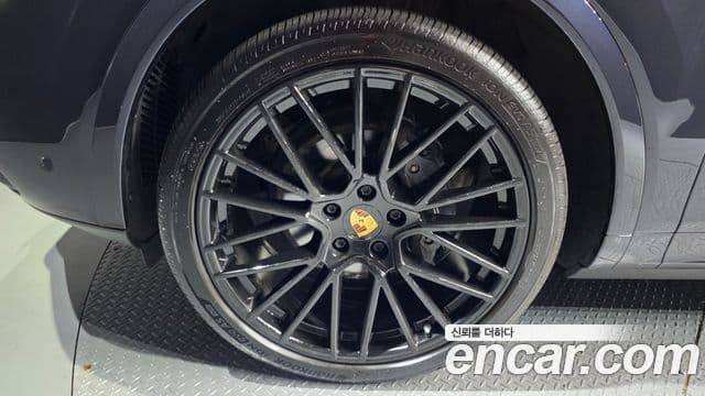Porsche Cayenne 2021 — Şəkil 33/40