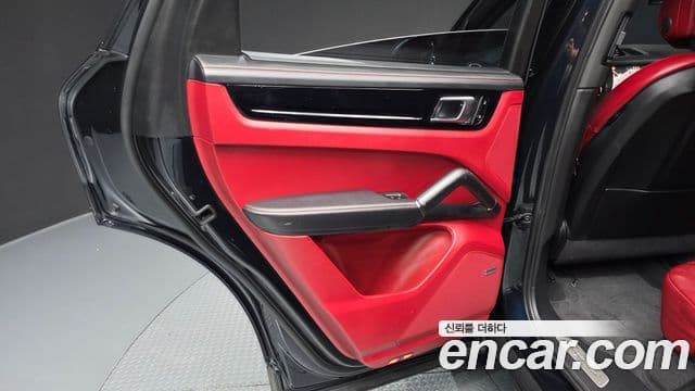 Porsche Cayenne 2021 — Şəkil 38/40