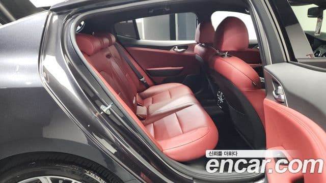Kia Stinger 2020 — фото 11 из 20