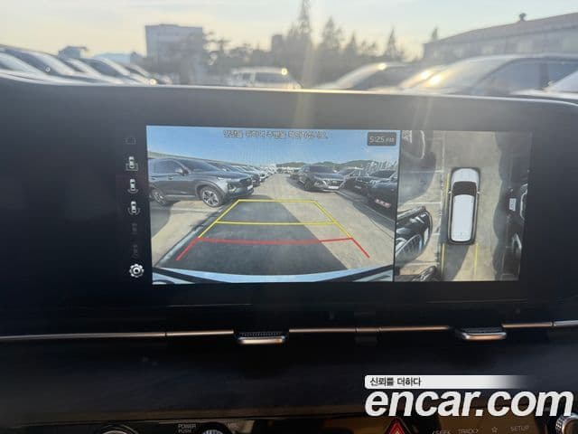 Kia Carnival 2023 — ფოტო 11/19