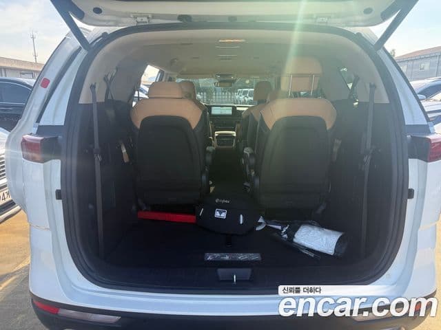 Kia Carnival 2023 — Şəkil 13/19