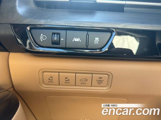 Kia Carnival 2023 — ფოტო 16/19