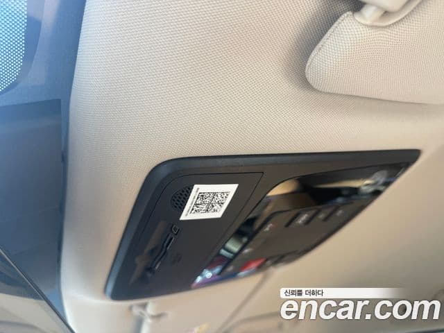 Kia Carnival 2023 — ფოტო 17/19