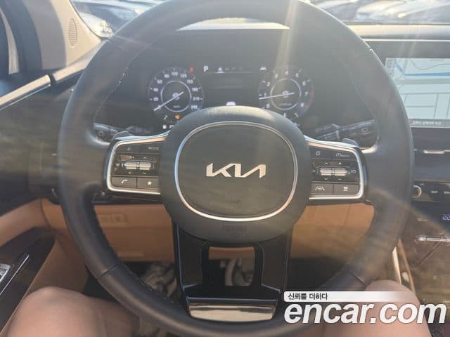 Kia Carnival 2023 — ფოტო 18/19