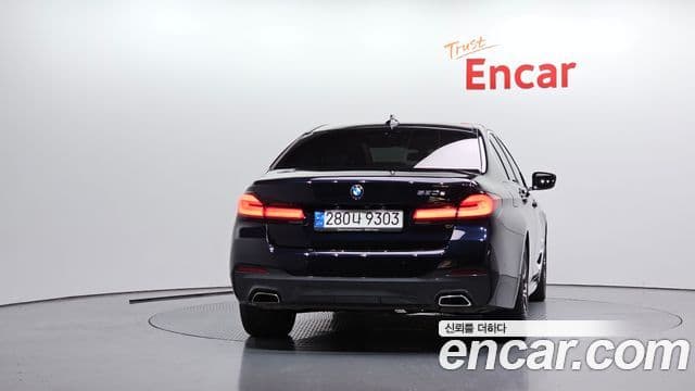 BMW 5 Series 2021 — ფოტო 4/20