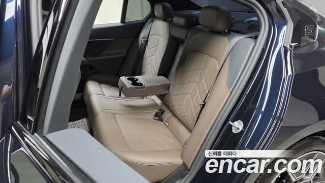 BMW 5 Series 2025 — ფოტო 12/20