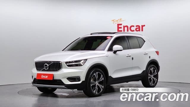 Volvo XC40 2022 — ფოტო 1/20